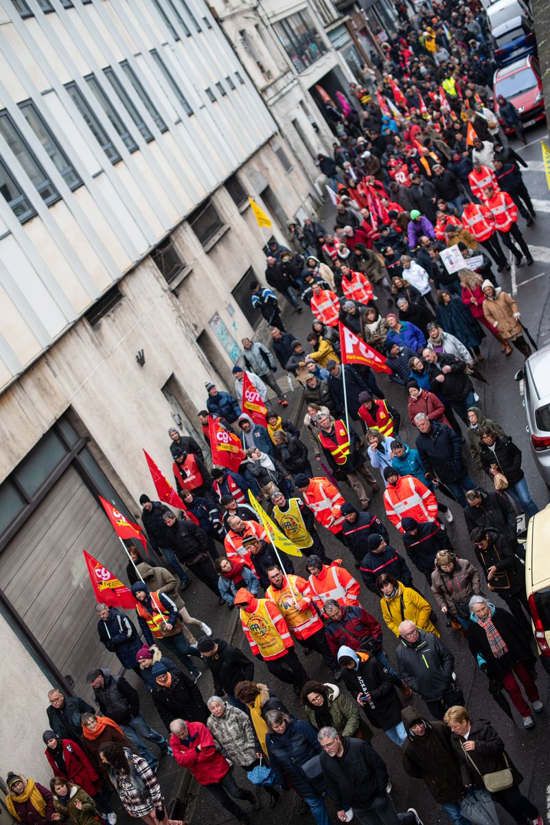 PdeChampsPhoto's tweet photo. Manif contre la réforme des retraites. 07/03/23, Angoulême, France. #manif7mars #manifestation #ReformeDesRetraites #Retraites #angouleme #France #charente https://t.co/LXFodoNmXg