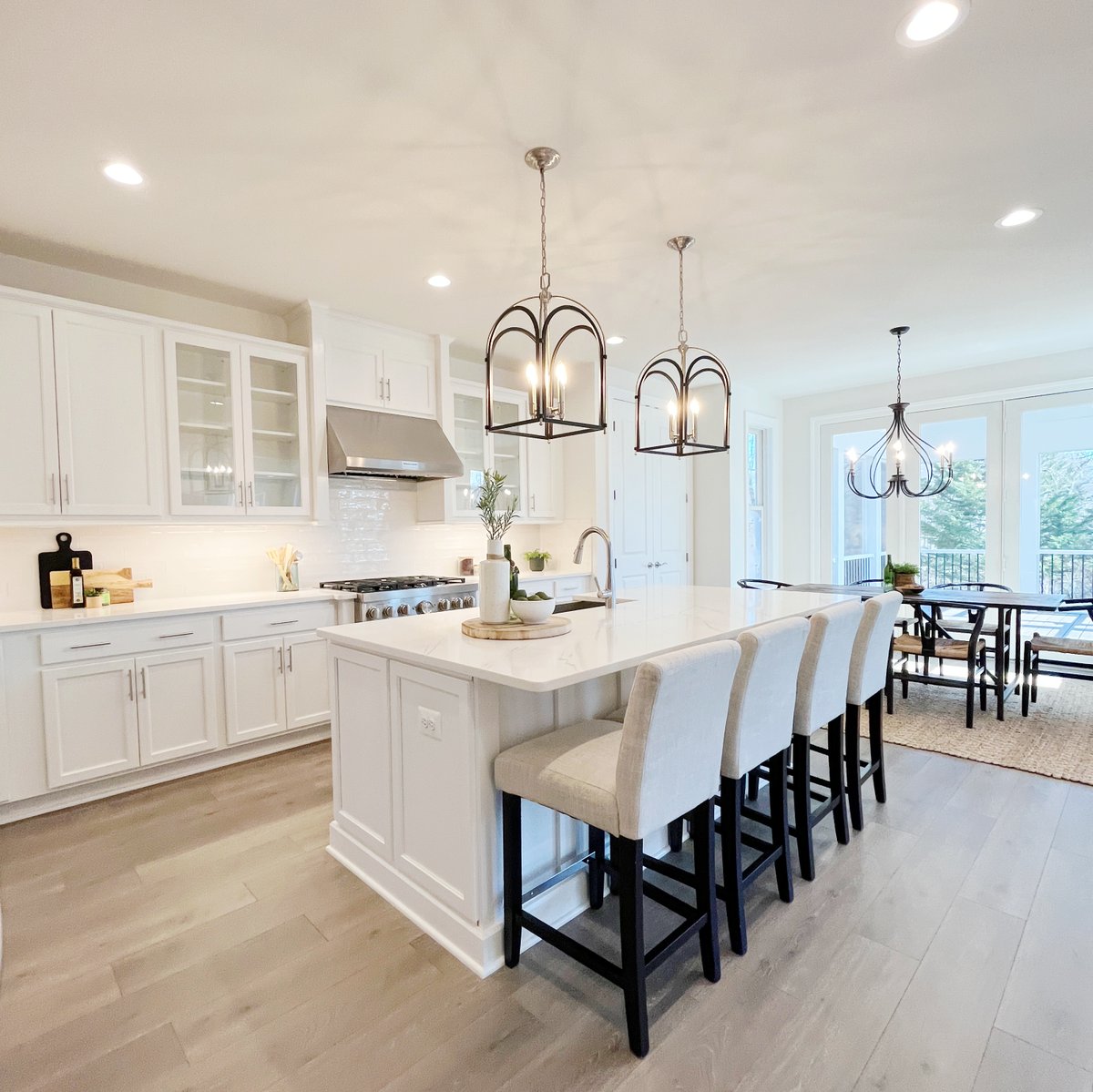 StagedInterior's tweet image. We loved staging this new house by Sekas Homes!
• 4955 Brook Forest Dr, Fairfax, VA 22030
• $1,599,900
• 3390 sqft

Interested in staging your property?
Use this link to get a QUICK QUOTE.
stagedinterior.com/quickquote
📞 703-261-7026

#homestaging #stagedinterior