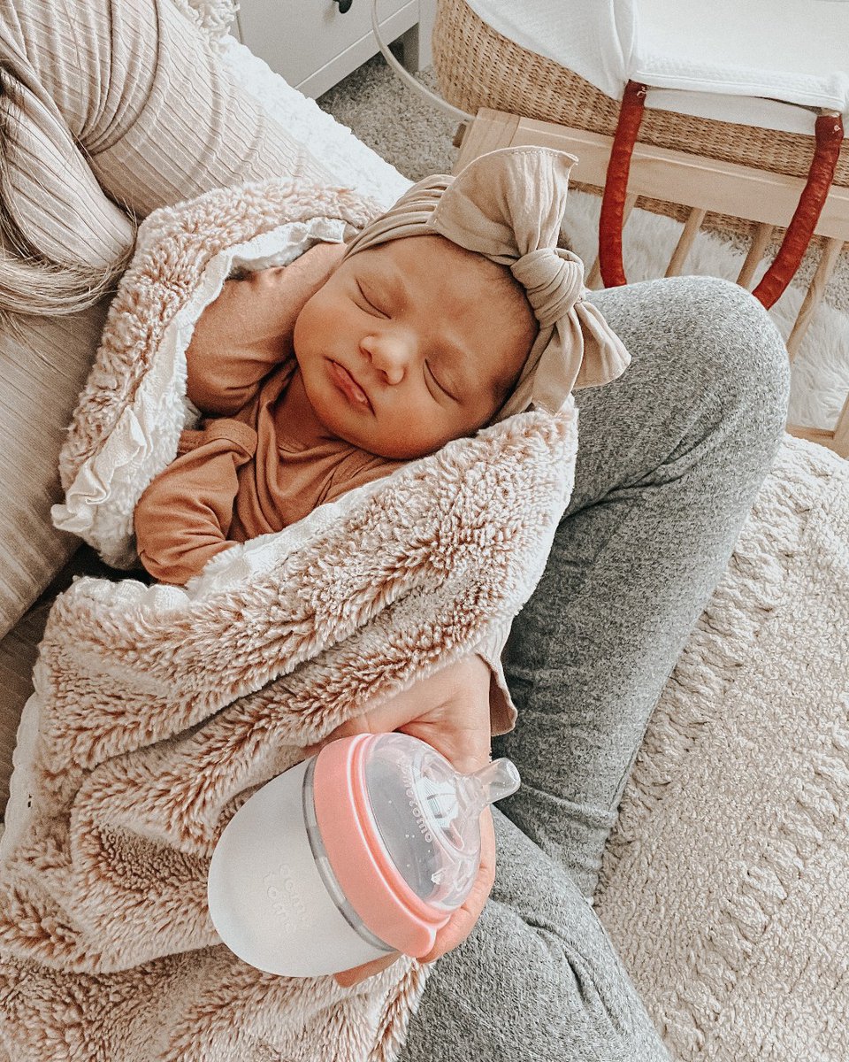 comotomobaby's tweet photo. Our bottles are designed with soft, squeezable #foodgradesilicone for a comfortable grip and easy feeding 🍼 What's your favorite Comotomo #babybottle feature?
Via Instagram: https://t.co/sS6JT830tN @marinaaafranco
#ComotomoCommunity #babybottles #anticolic #babymusthaves https://t.co/2Qe1ur6IeK