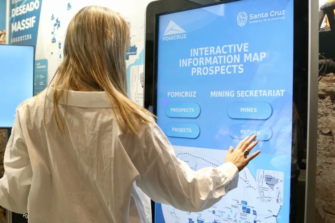 🇨🇦 PDAC: Santa Cruz inaugura su stand y continua en búsqueda de inversiones para el sector minero
👉🏻 Durante la segunda jornada de la feria, se concretó la apertura del Stand Argentina y de Santa Cruz, el cual incluye el espacio de Fomicruz. 🇦🇷