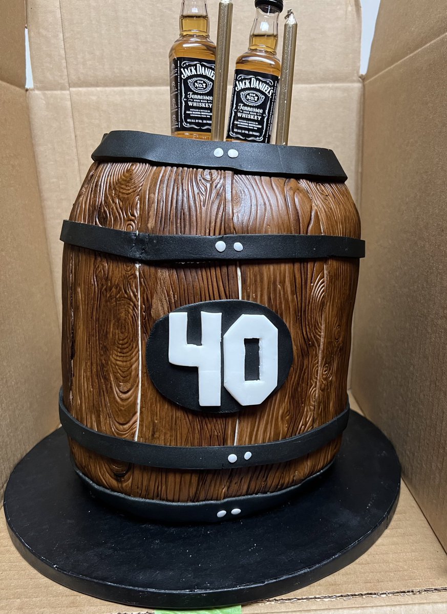 Happy Belated 40th birthday to Julius <a href="/juliusjonesjr/">Julius</a> and shoutout to <a href="/kev1nSm1th/">Kevin smith</a> for the awesome painting