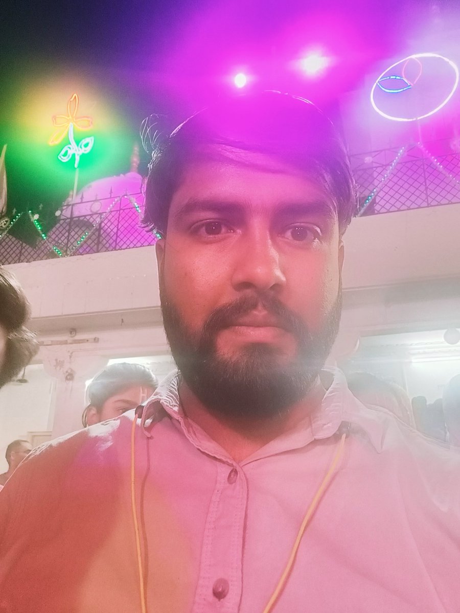 Veer_6P's tweet photo. May God bless you with joy and prosperity on this auspicious day. Wishing you and your loved ones a very colourful Holi. 
#HappyHoli #JaiHind https://t.co/OJJQbNxinv