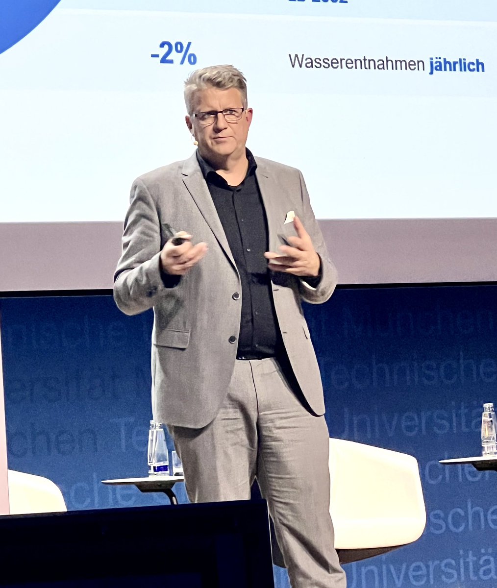 Dr Uwe Knotzer, GF Knauf KG: Auch bei energieintensiven Baustoffen kann man Ökonomie &amp; Ökologie verbinden. 250 MA helfen freiwillig, um unsere Nachhaltigkeitsziele zu planen und zu erreichen. Von Scope 1 bis Scope 3 alle Möglichkeiten ansehen. @Knauf_DE  <a href="/TU_Muenchen/">TU München</a>  #mmk30
