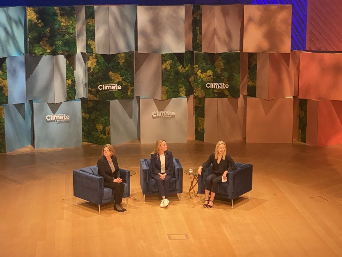 How does #journalism balance investigative stories with solutions stories? Too many accountability stories can give the public the impression that there isn’t positive movement on #climatechange. Great convo with 2 female editor-in-chiefs at #AspenIdeasClimate summit.