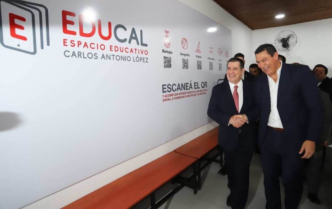 ANRParaguay's tweet photo. "Un partido al servicio del país" 
Se crea EDUCAL, cuya misión es entregar a las comunidades, por medio de nuestras seccionales, un espacio con herramientas educativas como salas de estudio con internet gratuito, una biblioteca digital, cursos de capacitación y mucho más. https://t.co/hpYPxCjULs