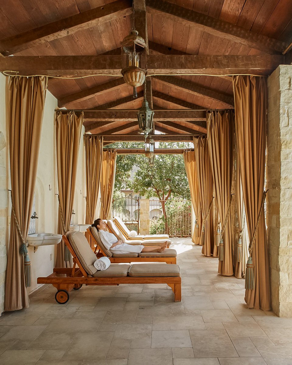 Take an afternoon siesta by the pool and let your worries melt away.

#calaviehealthspa #calaviespa #calavie #spagetaway #wellnessretreat #luxurywellness