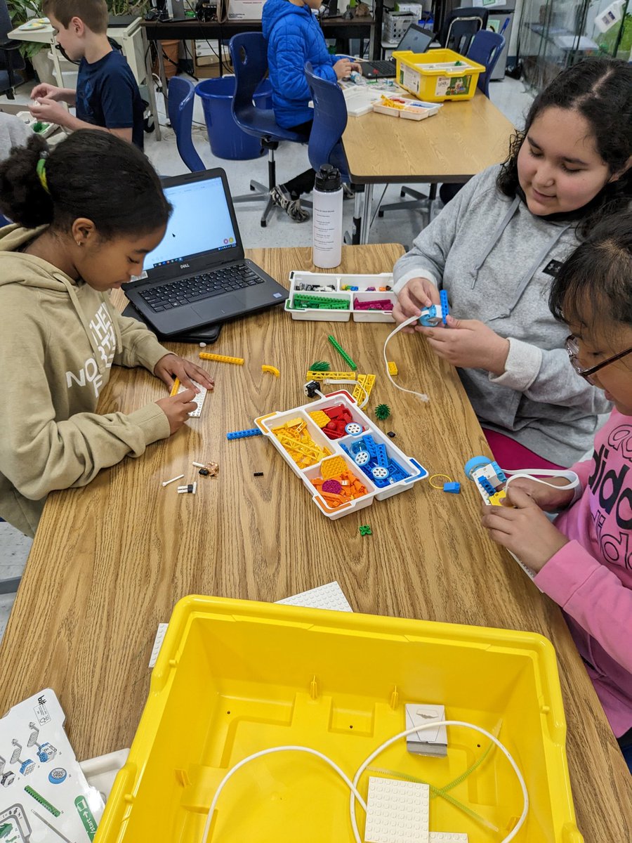 MrNewboldEdu's tweet photo. Getting ready for our upcoming 5th grade Science Knowledge Tour @Clearview_ES #legospike #science #elementarysci https://t.co/kz2U6zFqOT