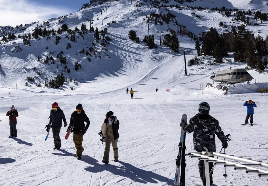 marnicpatterson's tweet photo. It’s #traveltuesday and skiing is great in #breckenridge #colorado. Find fun things to do if you don’t ski https://t.co/glUtEVEjZv.
#gobreck #BreckLife #breck #visitbreck #explorebreckenridge #visitbreckenridge #coloradolive #travelwritersuniversity #ifwtwa @ifwtwa #trip101com https://t.co/kkEYGOsE7B