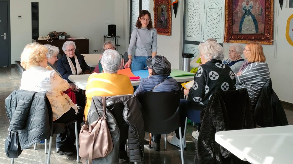 primariaicscat's tweet photo. El #CAPBordetaMagòria ha celebrat dues activitats per commemorar el #DiaMundialObesitat (4 de març) i conscienciar sobre aquest problema de salut i promoure la importància de la prevenció

🚶‍♂️caminada des del CAP fins a l'Estadi Olímpic
🍏 Xerrada sobre alimentació saludable https://t.co/6790DXYWmy