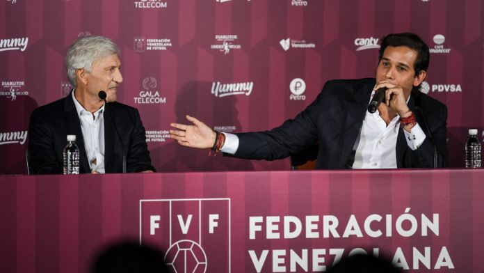 José Pékerman renuncia como DT de la Selección de Venezuela. 
"Bochinche, bochinche, esta gente no sabe hacer sino bochinche" enunció Francisco de Miranda cuestionando su captura y las causas de la caída de la Primera República. Esta frase describe a la FVF y al Futbol Venezolano