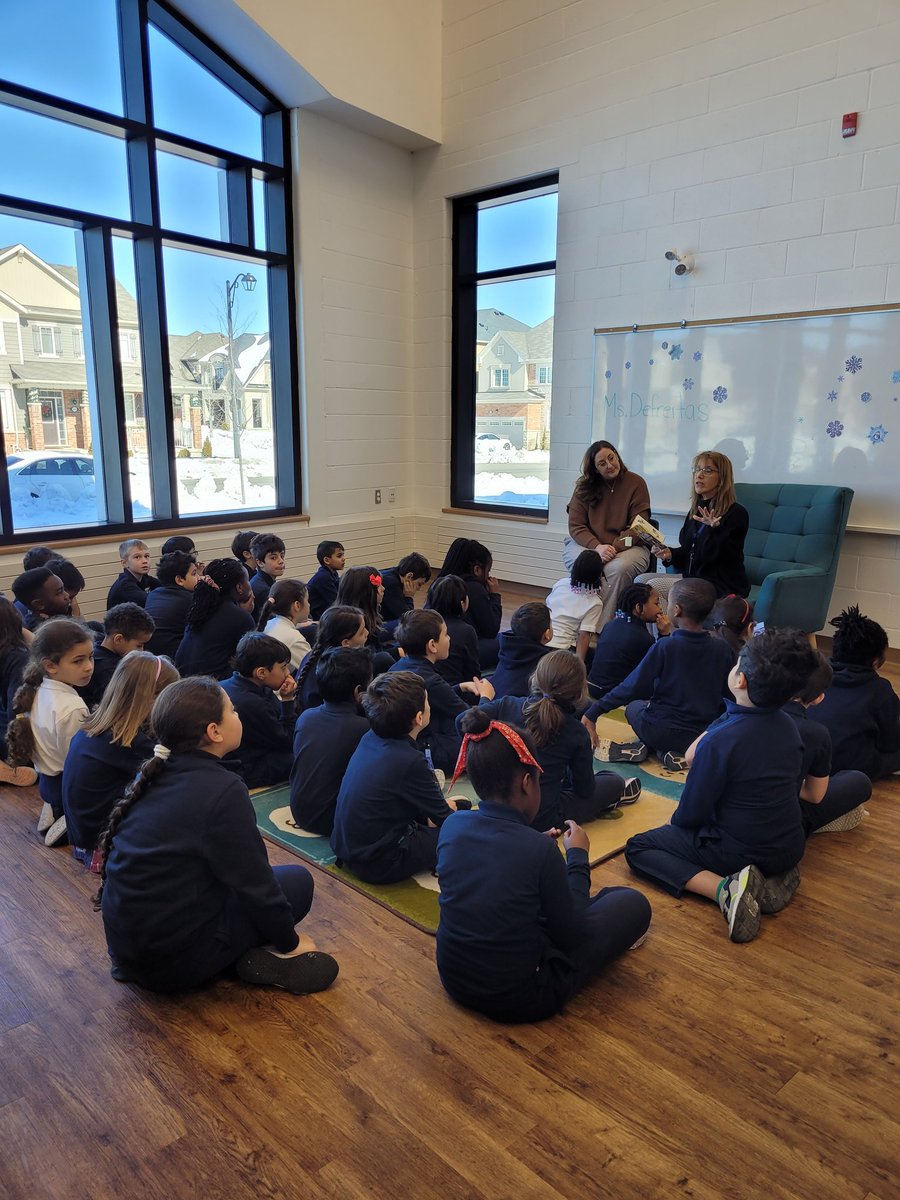 Thank you, Mrs. Baxter for your time with us! And welcome to Ms. Defreitas to St. Scholastica! @StScholStorm @MlleNogiec