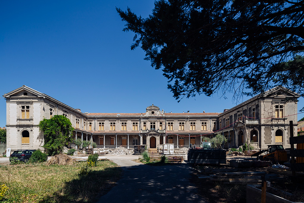 AteliersFemia's tweet photo. Proseguono i lavori nel #cantiere dell'Università di #Avignone. Atelier(s) Alfonso Femia ristruttura il sito Pasteur e costruisce la #VillaCréative nel cuore di un'area paesaggisticamente vincolata
#AF517 #constructionsite #workinprogress #constructionwork https://t.co/HpFgfDXsL7