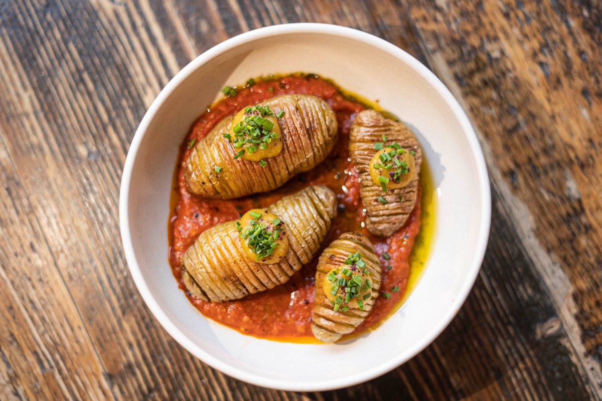 LeftLion's tweet photo. Today our team had the pleasure of eating from the new small plates menu at @jydpoho. Look out for a full review in one of our upcoming issues...  #foodoftheday #foodporn #eatlocal #restaurant #foodart #restaurantfood

Photography by @ExtendedAgency https://t.co/KnslHd5Vpe