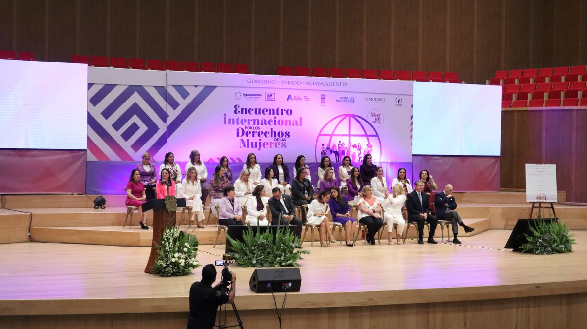 UArtes_Ags's tweet photo. 😊Entusiasmados de asistir al Encuentro Internacional por los Derechos de las Mujeres, en donde se firmó un acuerdo importante para robustecer las #políticas de igualdad y equidad de #género en #Aguascalientes 
#8M #mujeres #encuentro https://t.co/txHk8jyQrf