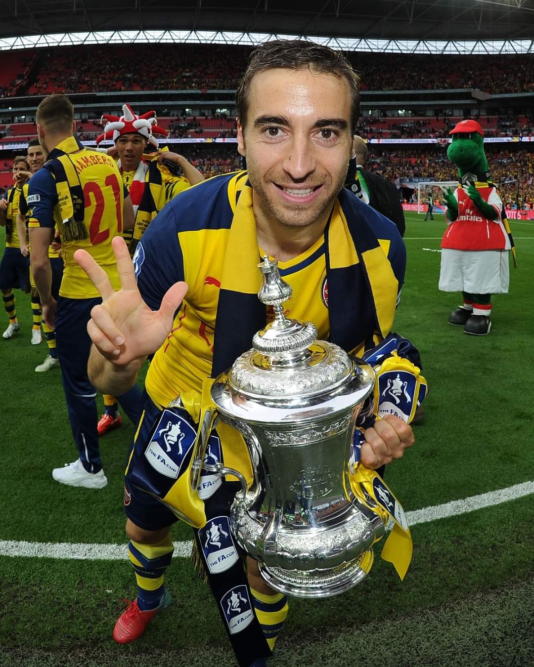 Happy Birthday, Mathieu Flamini  Enjoy your Day Legend 