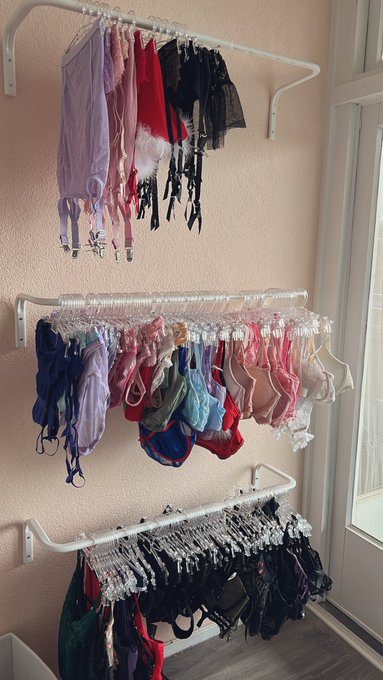 New lingerie storage !!! Still working on it, but hanging all this took me so long already https://t
