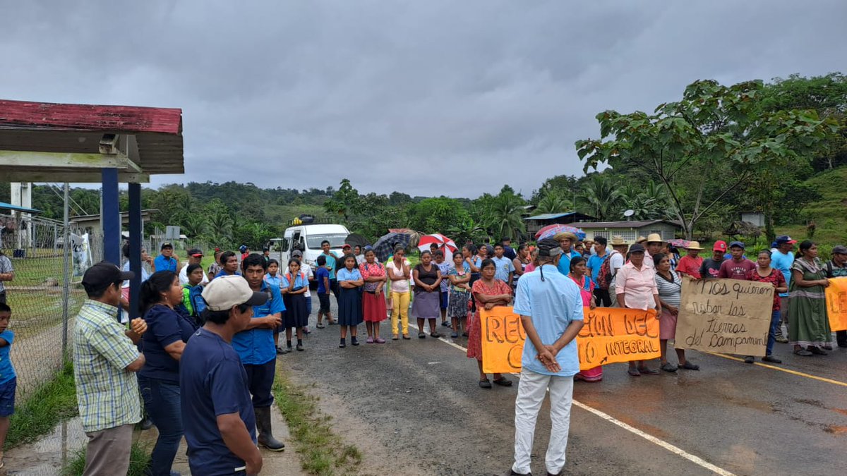 Padres de familia del IPT Agropecuario de Río Luis de Santafe Veraguas, se mantienen en paro desde ayer 6 de marzo y realizan protesta hoy 7 de marzo 2023. <a href="/AEVePan/">AEVE-RepPanamá</a> <a href="/MeducaPma/">Ministerio de Educación de Panamá</a> <a href="/Plataforma_Pop/">PLATAFORMA POPULAR, INFORMANDO CON INTELIGENCIA</a> <a href="/amoriginal1180/">Am Original 1180</a>