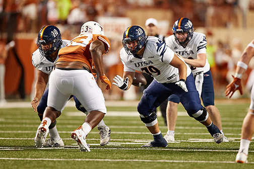 hcaputsa's tweet photo. .@UTSAFTBL player Ronnie Garza is set to graduate this spring at only 20 years old. 
“The people I’ve met – on and off the team – and my roommates are people I’m going to grow up with, and I’m going to know forever.” 
@UTSAAthletics 

https://t.co/SrYWhW1XZE https://t.co/lhi2FvH7ja