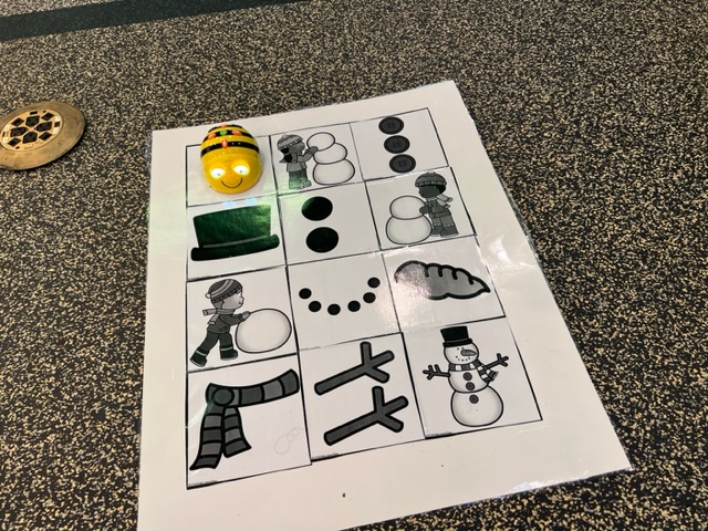 HolmesLibrary97's tweet image. STEAM Fest at the @oakparkpubliclibrary was so much fun! Families were able to enjoy a night of coding, robotics, and some amazing art!  Can't wait for next year! #HolmesHawks #WeAreD97 #libraries97