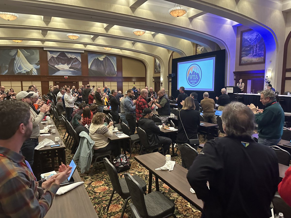 Standing ovation following discussion of Presentation #16, “The Undisclosed Disclosures: …”by <a href="/TopKniFe_B/">Bellal Joseph</a> <a href="/WesternTrauma/">WesternTrauma</a> 
#FellowshipOfTheSnow