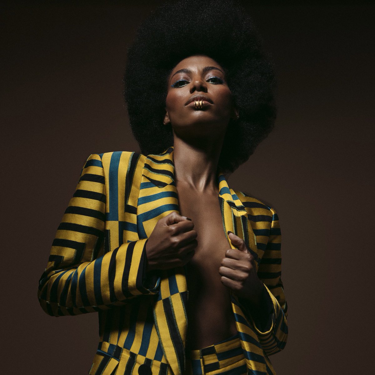 tinacalamba's tweet photo. A Black Barbie de vocês! 💛✨ https://t.co/yEWqiBSRPt