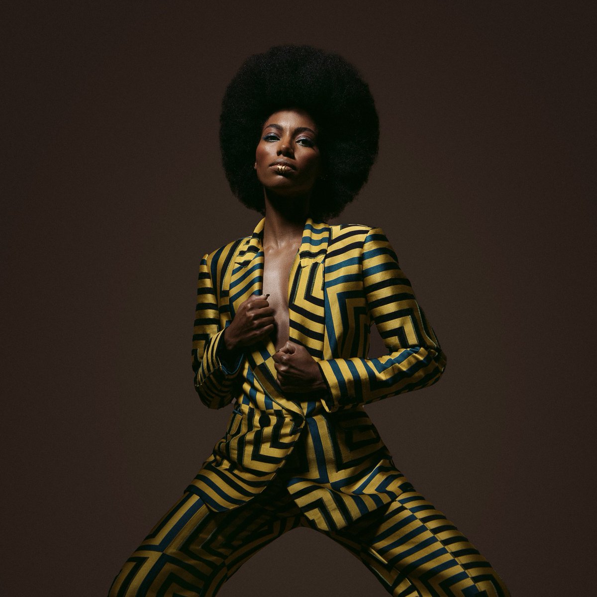 tinacalamba's tweet photo. A Black Barbie de vocês! 💛✨ https://t.co/yEWqiBSRPt