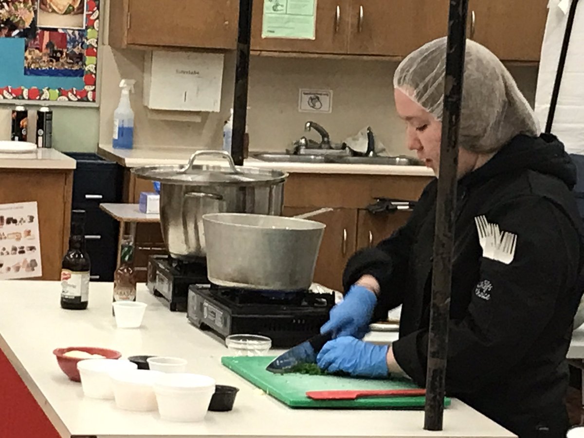 TDSB Secondary Tech Skills competitions underway at Thisteltown CI - Job Skill Demonstration showing pasta dish preparation, cooking. #tdsb_Skills2023 @tdsb @TDSB_CCEL @tdsboyap @DeniseDePaola1 @TDSB_SSL18 @skillsontario