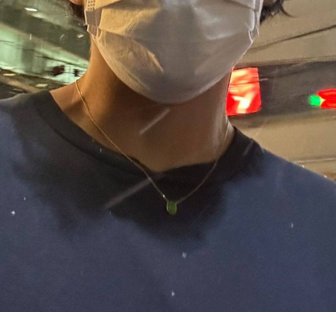 kyunastj's tweet photo. Di terpa perkawinan ga di restui, di terpa pfw, di terpa yg ga kelar2. Belio agak mengajak otak ke sana2. Gpp aku masih ijo bgt kok 🫶🏻  Tapi gterlalu full power wkwk. Kalo rindu tinggal nyelam. Jadi aman sentosa jagat raya ya pak. Btw anda terlihat kembali ke jaman jigeum loh. https://t.co/NAVr0nCAqK