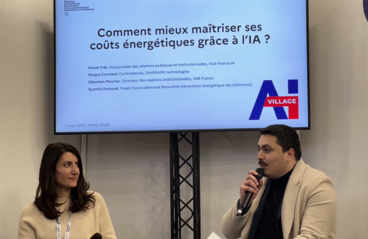 Lancement aujourd'hui du #AIVillage à Lyon sur @Salon_GI avec @DGEntreprises @HubFranceIA ! 

L'instant d'échanger quelques mots avec @T_Courbe sur les grands enjeux de l'IA mais aussi sur mon temps passé à Bercy à la DGE !

Sans oublier d'animer notre table ronde avec…