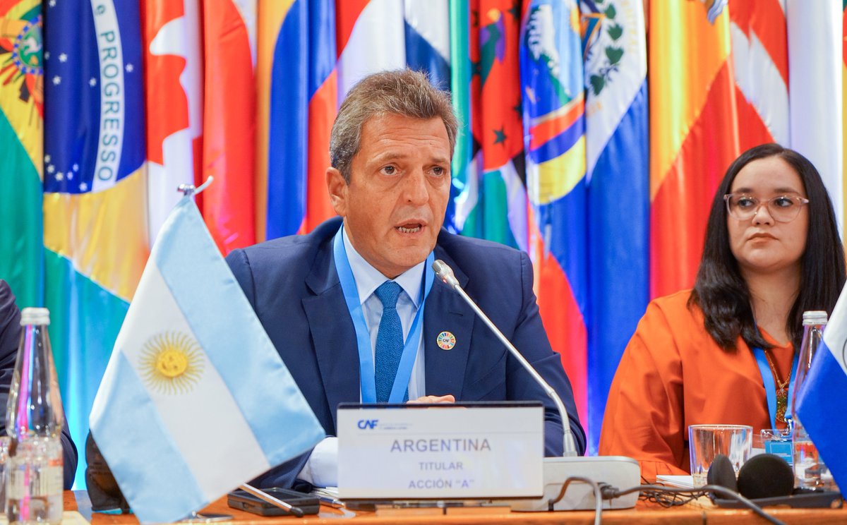 SergioMassa's tweet photo. 🇦🇷🇨🇱 Comenzó la reunión del Directorio del Banco de Desarrollo de América Latina @AgendaCAF, en la que con la presencia de su Presidente Ejecutivo @Sergiodigra y de su Vicepresidente Corporativo @ChrisAsinelli, se aprobarán 840 millones de dólares de desembolsos para Argentina. https://t.co/83o1dimqJc