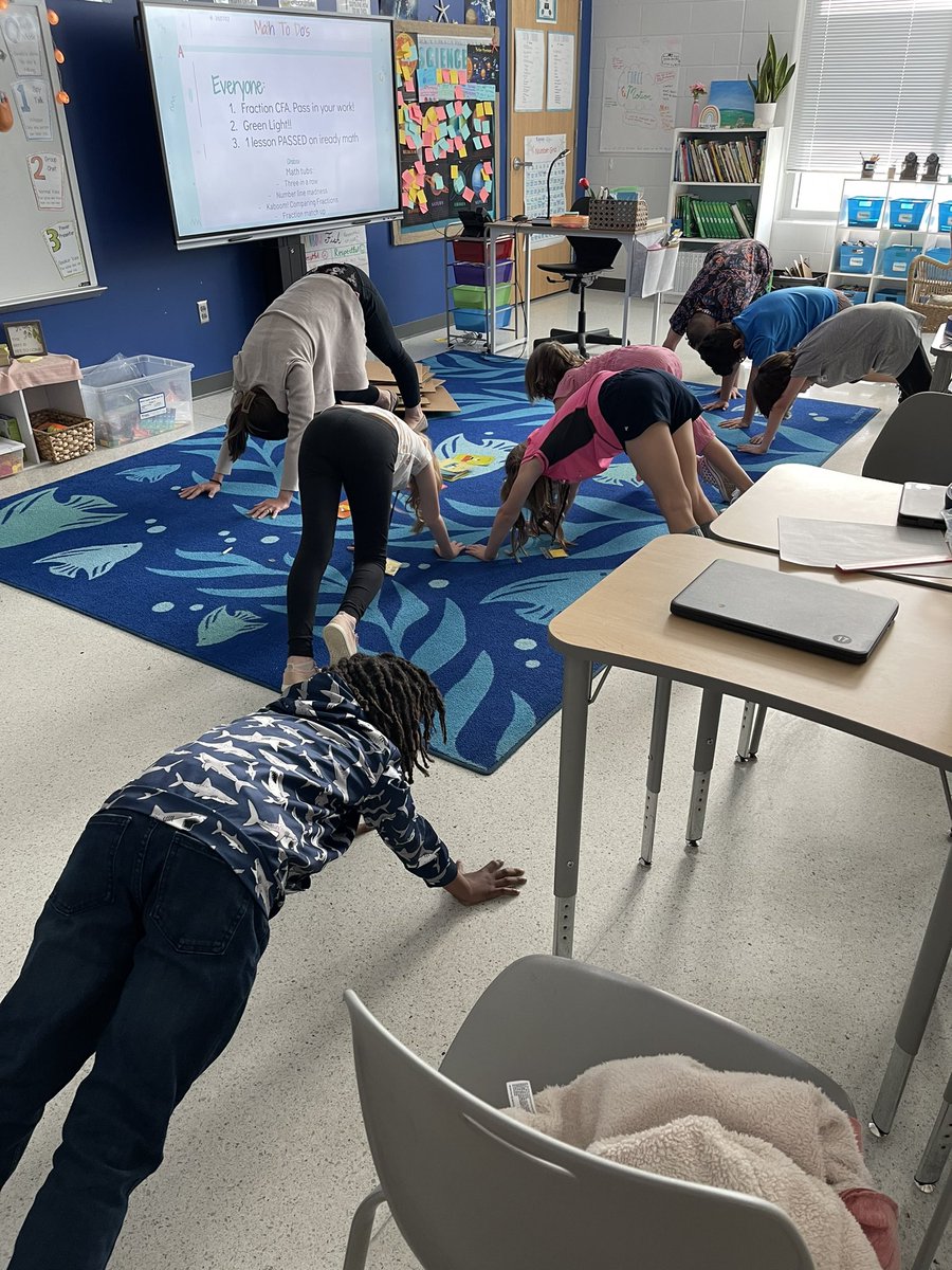 Molly_Capps's tweet photo. They seriously just went from a pretty complex CFA to yogaโฆ without missing a beat๐ณ #3rdGrade #YOGA #CFA #allthethings #happykiddos #amazingdatatoo https://t.co/8xkVoWRAUZ