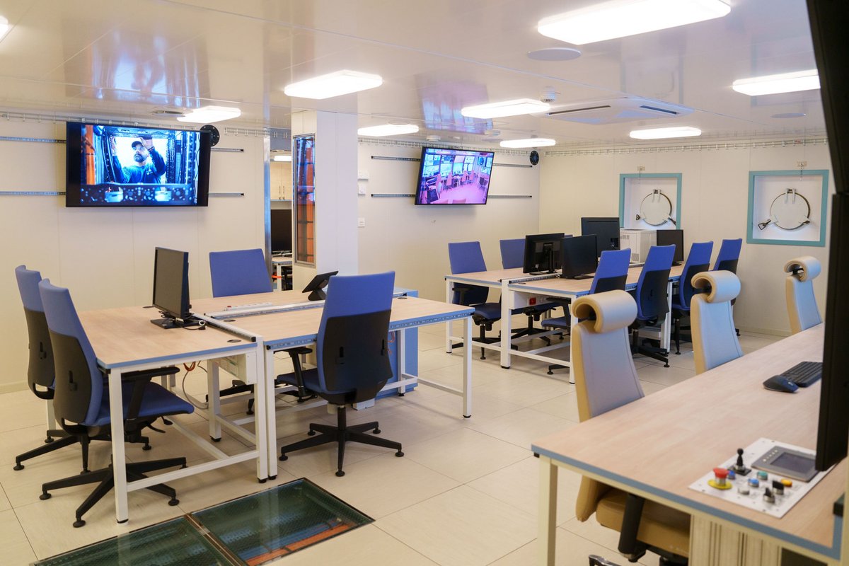 SchmidtOcean's tweet photo. #TechTuesday ~ On an expedition, High-res videos alone can result in terabytes of data, not to mention the computing power needed to analyze data. Images: #FalkorToo's new computer electronics lab during & after refit. Excited to see analysis+modeling from the space!
#ChapterToo https://t.co/AmhTJzobZF