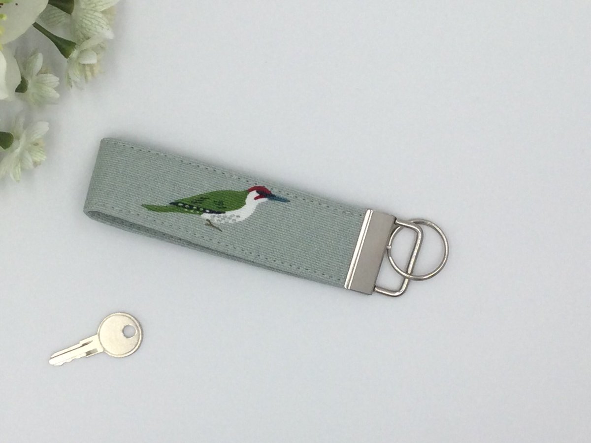 bytwoelevens's tweet photo. #AlphabetChallenge G is for Garden Birds and Green Woodpeckers, both beautiful gifts for Mother’s Day.

https://t.co/81MCfRSR2G 

#MHHSBD #shopindie https://t.co/LQKNs7MGEZ