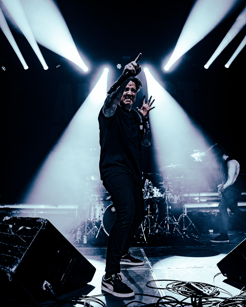 Concert Review - "On a cool Friday evening, metalcore fans from all around gathered at the Southside Ballroom to witness <a href="/augustburnsred/">August Burns Red</a>'s 20-Year Anniversary Tour, with <a href="/TDWPofficial/">TheDevilWearsPrada</a> as direct support and <a href="/BleedFromWithin/">Bleed From Within</a> as the opening act..."
.
bit.ly/3yBvDH7