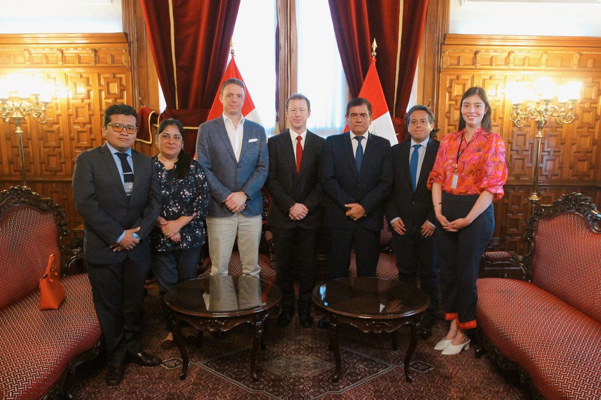 La ciencia y la legislación pueden ir de la mano. Saludo la visita del Dr. Chris Tyler, director de Políticas de la University College London y del embajador británico, Gavin Cook, quienes traen la propuesta de crear una oficina de asesoramiento científico dentro del Congreso.