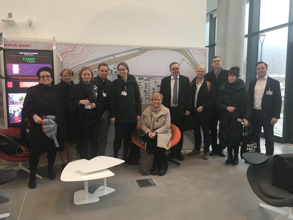 [Visit] GIANT has welcomed today a Finnish delegation from the University of LUT who immersed themselves in the GIANT ecosystem, while discovering the #innovations of the <a href="/cea_grenoble/">CEA Grenoble</a> showroom!👀
#sharing #exploring #science #research - @GrenobleINP <a href="/UniLUT/">LUT University 🚀</a> <a href="/LABfinland/">LABfinland</a>