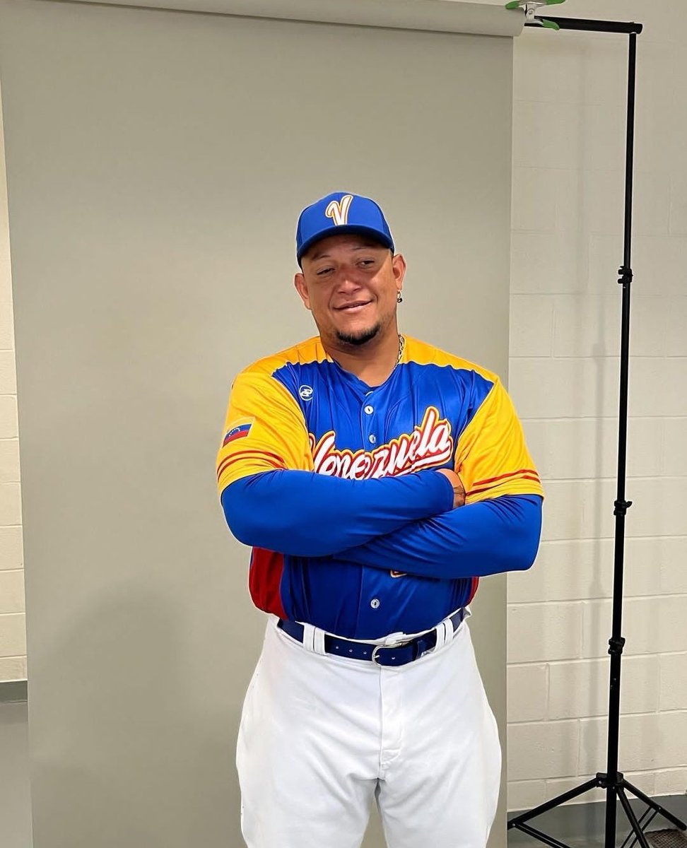 guille94's tweet photo. Llegó el que faltaba pues. El dueño de la heladería. Miguel Cabrera listo para disputar su quinto Clásico Mundial. Su último torneo con Venezuela. Y todos deseamos que el desenlace sea el mejor de todos. 

El papá de los helados ya está ready. Vamos, Miggy 🇻🇪🔥⚾ https://t.co/9b48qtpuEd