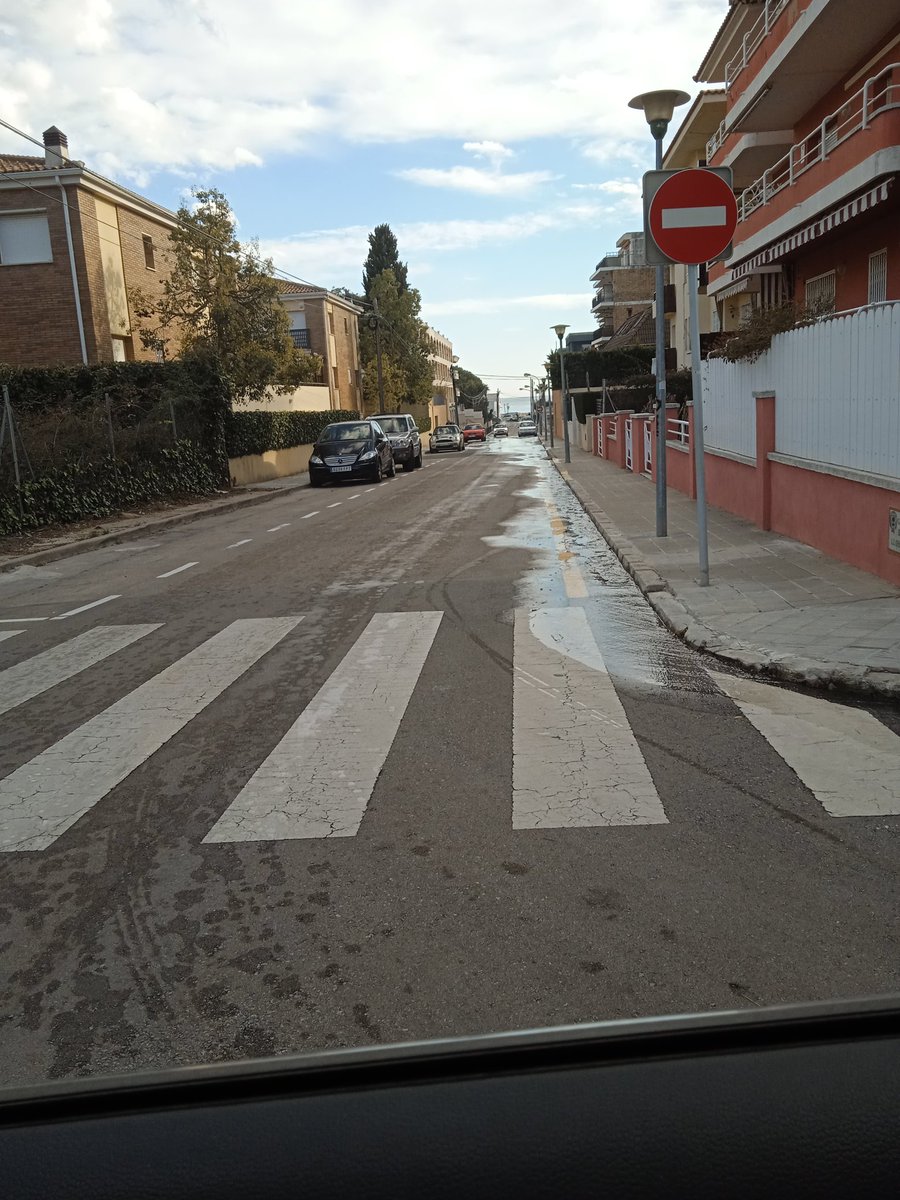 jonolanopozo's tweet image. Perdent aigua per les canonades en plena emergencia hídrica, pero, volem fer piscines davant de mar
#Avancem
#Optimisme