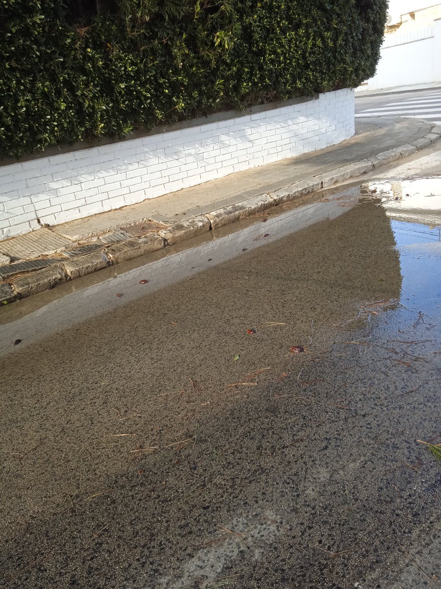 jonolanopozo's tweet image. Perdent aigua per les canonades en plena emergencia hídrica, pero, volem fer piscines davant de mar
#Avancem
#Optimisme