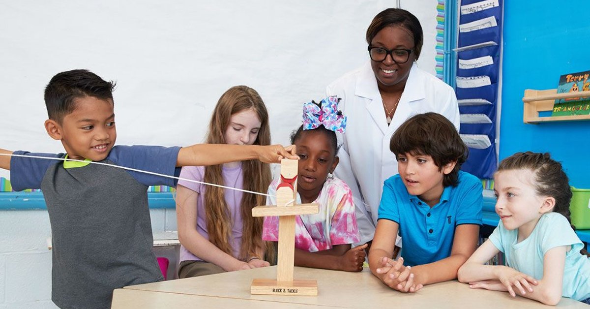 Niagara Falls Canada on Twitter "Reptile Kingdom Shows at the MacBain