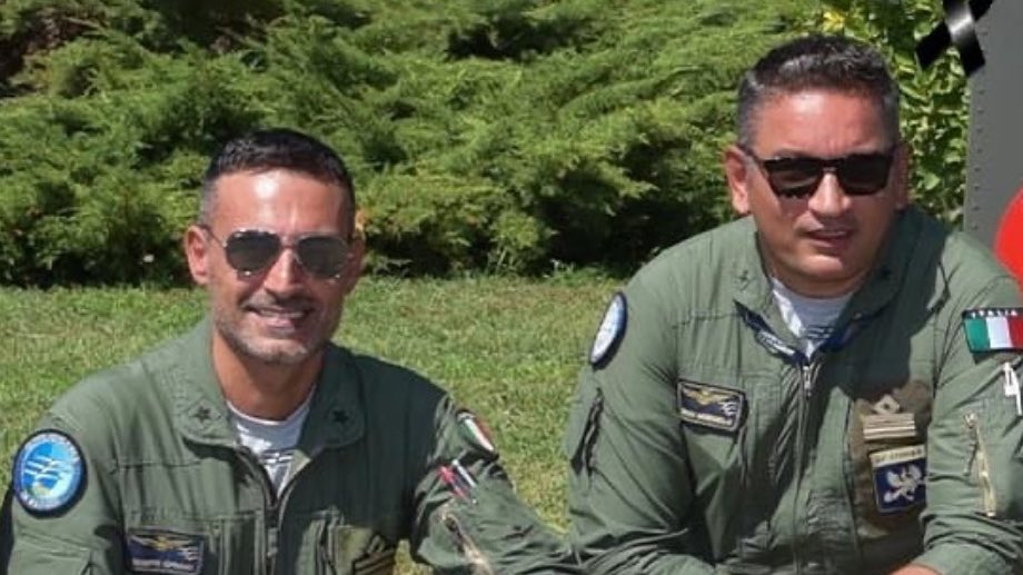 MarioMauro's tweet photo. Sono vicino nella preghiera e nel silenzio alle famiglie del Col. Giuseppe #Cipriano e del Magg. Marco #Meneghello tragicamente scomparsi oggi durante una missione addestrativa a #Guidonia. Abbraccio e mi stringo nel cordoglio a tutta l’Aeronautica Militare @ItalianAirForce https://t.co/bBtpKU8DYZ