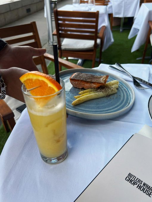 GabriMeyer's tweet photo. My breakfast 🥙
 butlers wharf chop house https://t.co/FZRveXM5GJ