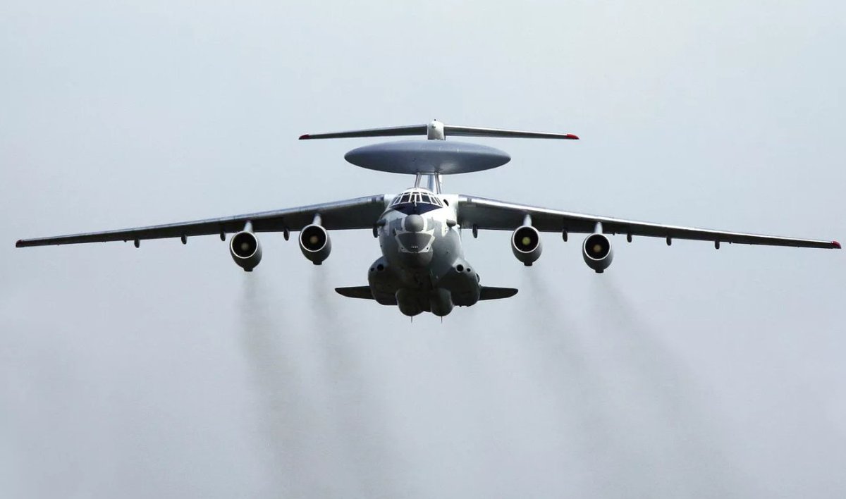 AwivaNews's tweet photo. #Belarus meldet die Festnahme des Hauptverantwortlichen für den Anschlag auf eine russische Berijew A-50 auf dem Militärflughafen #Machulishchi 
🇷🇺 beschuldigt das #CIA, hinter dem Anschlag zu stecken.
Das Flugzeug wurde beim Terrorakt nur unwesentlich beschädigt. https://t.co/1nhzwPAhA0