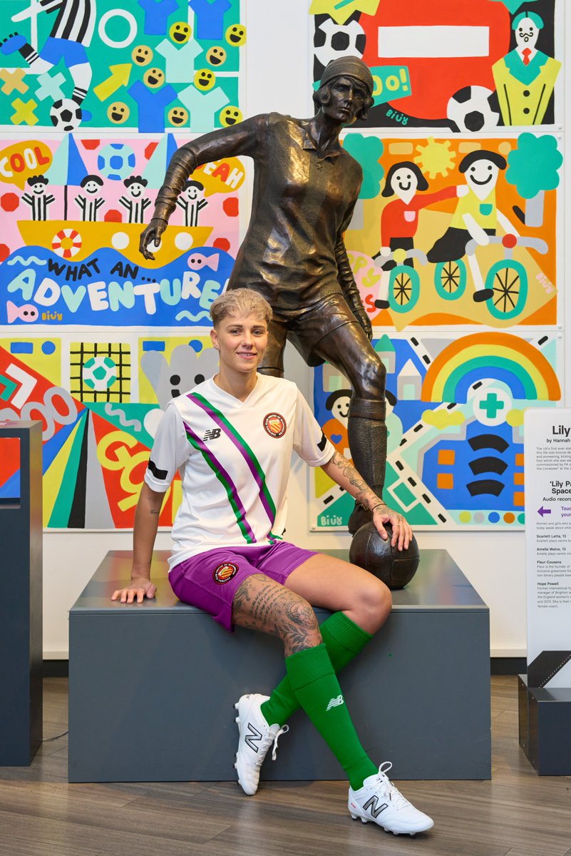 NFM 🤝 <a href="/FCUnitedMcr/">FC United of Manchester 🟥⬜⬛</a> 🤝 #IWD2023

We're delighted to be teaming up with FCUM to launch <a href="/FCUnitedWomen/">FC United of Manchester Women</a>'s stunning celebratory kit, inspired by the suffragettes of the Women's Social and Political Union.

nationalfootballmuseum.com/news/partnersh…