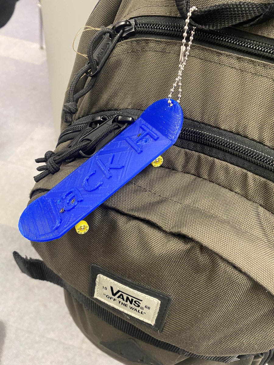 DesignGmse's tweet photo. Cool keychain ! #makerspace https://t.co/aOTHrpUw64
