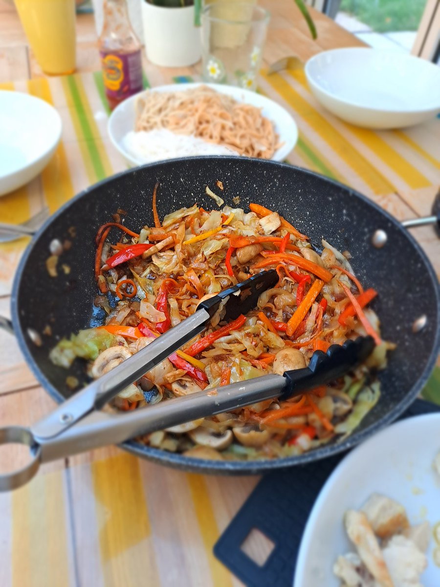 cookfulness's tweet photo. 1/2 Another in my #SmartIngredients armoury is a frozen stir fry mix. This from @LidlGB is brilliant &amp; they do different styles. A stir fry has so much veg in it so is really hard to prepare yourself. Get the help that's here, don't miss out &amp; love making stir fries! https://t.co/YNydfS2N4v