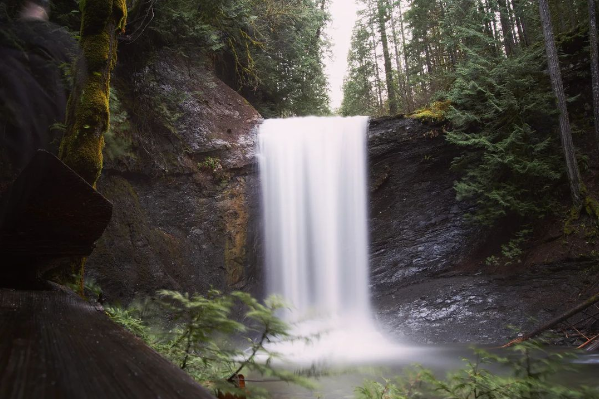 NanaimoDivision's tweet photo. Fighting the intense urge to reference TLC's Waterfalls. 🌊⬇️

📸 - Dr. Cody Van Valkenburg @vanvalco on IG
.
.
.
.
#ammonitefalls #longexposure #nanaimodivisionoffamilypractice #tourismnanaimo #explorebc #explorevi #explorenanaimo #expolorepnw   #healthcareheros #ndofp https://t.co/OYvPKgc3Nb