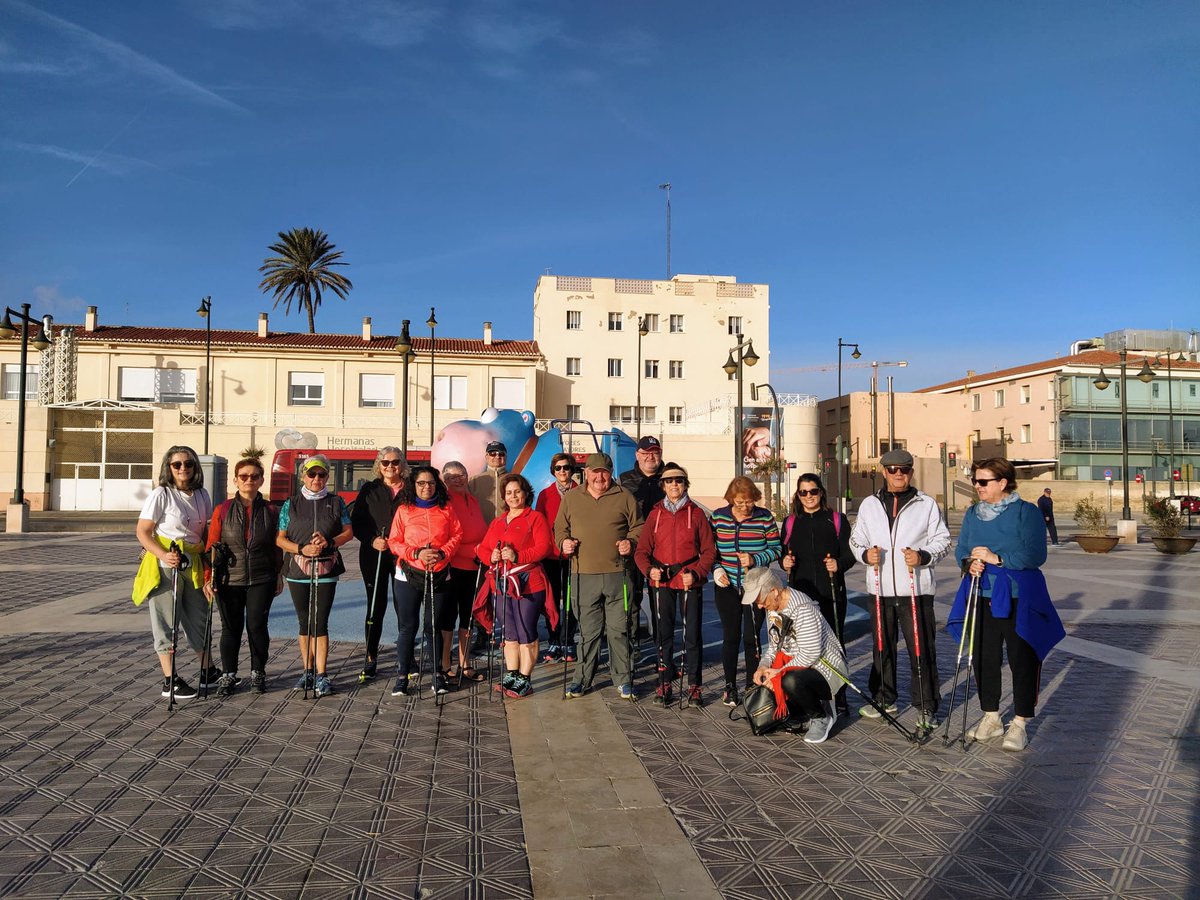 Consellsalutras's tweet photo. Iniciamos la semana haciendo salud, marcha nórdica, nos sigues o te apuntas? https://t.co/1sAsCT0Bdh