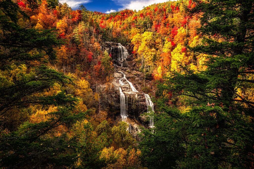 Whitewater Falls in North Carolina #northcarolina #hangingrockstatepark #fall #fallfilter #waterfalls #fallcolors #leaf #northcarolina #northcarolinaphotographer #northcarolinaliving #onlyinnorthcarolina #naturalnorthcarolina #northcarolinaoutdoors #northcarolinaphotography …