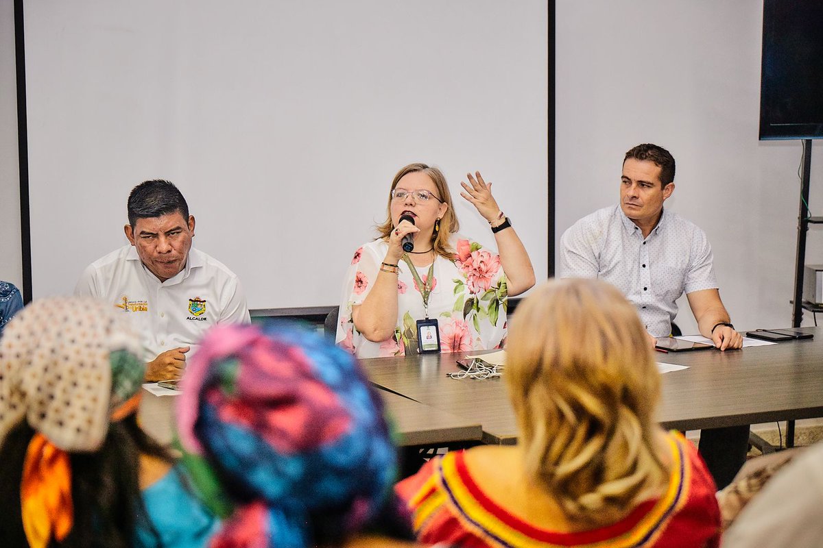 ICBFColombia's tweet photo. 🟢#AEstaHora | @AAstrideliana, directora general, junto con el equipo técnico del #ICBF, participan con la comunidad wayúu en la mesa técnica que busca crear e implementar el modelo de atención integral en el municipio de Uribia, teniendo en cuenta las necesidades del territorio https://t.co/LSWYrtYPIo